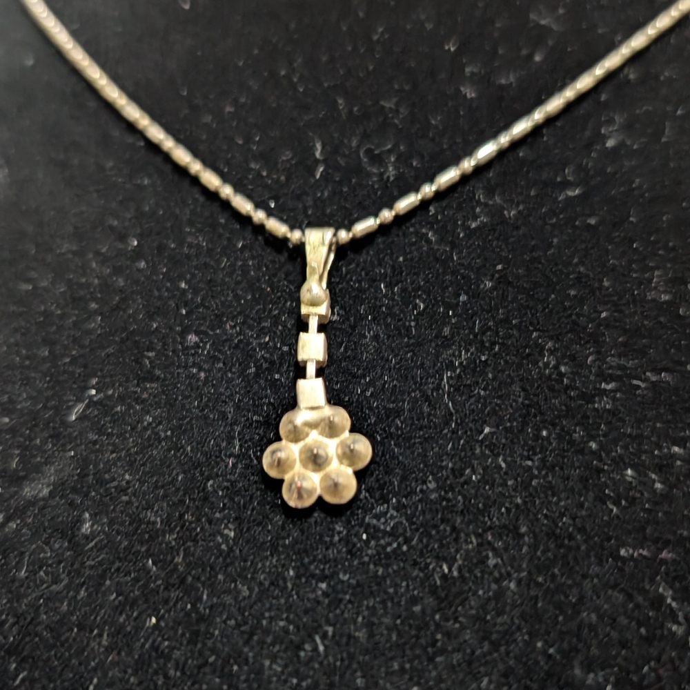 Vintage Gold Tone Crystal Flower Pendant Necklace on Delicate Chain - Picture 5 of 7